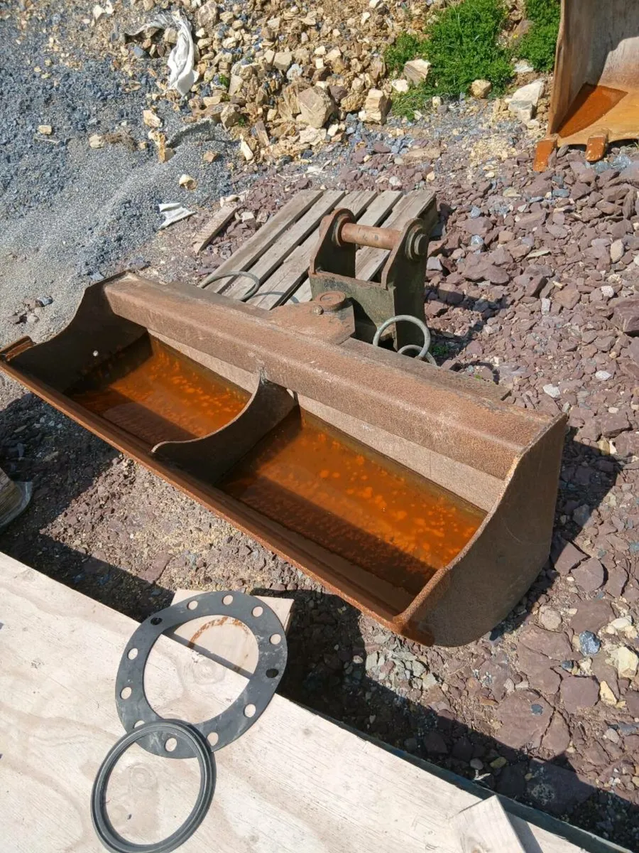 Tilting bucket - Image 1
