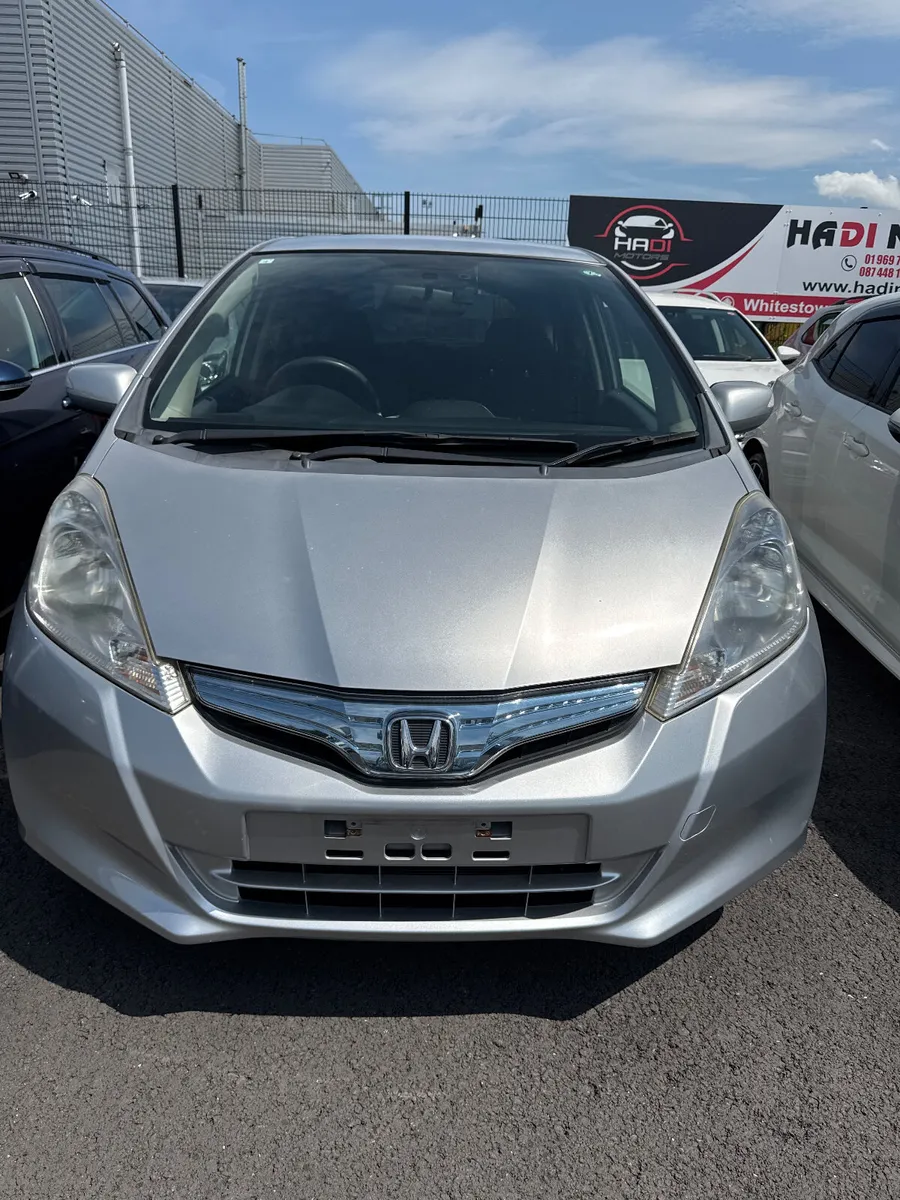 HONDA FIT SILVER 1.33L - Image 1