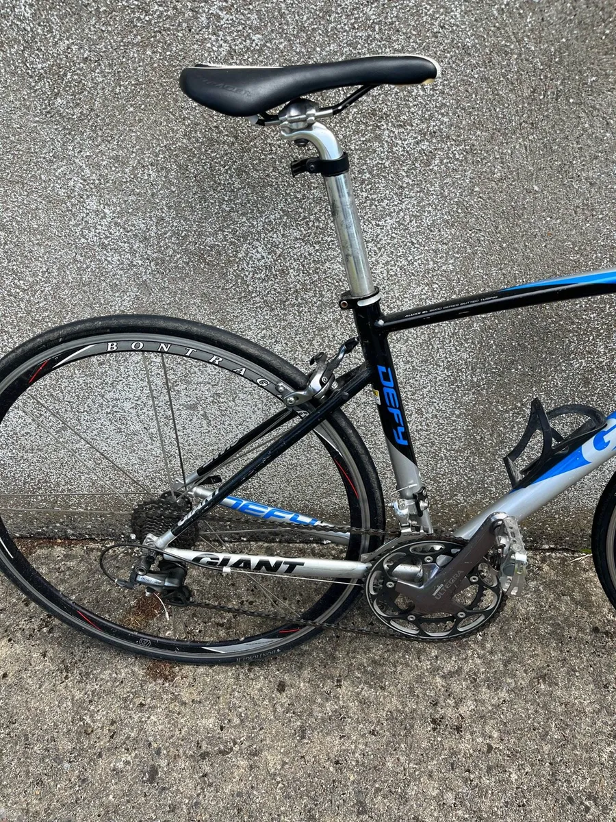 Giant Defy Compact Road Bike - Image 3