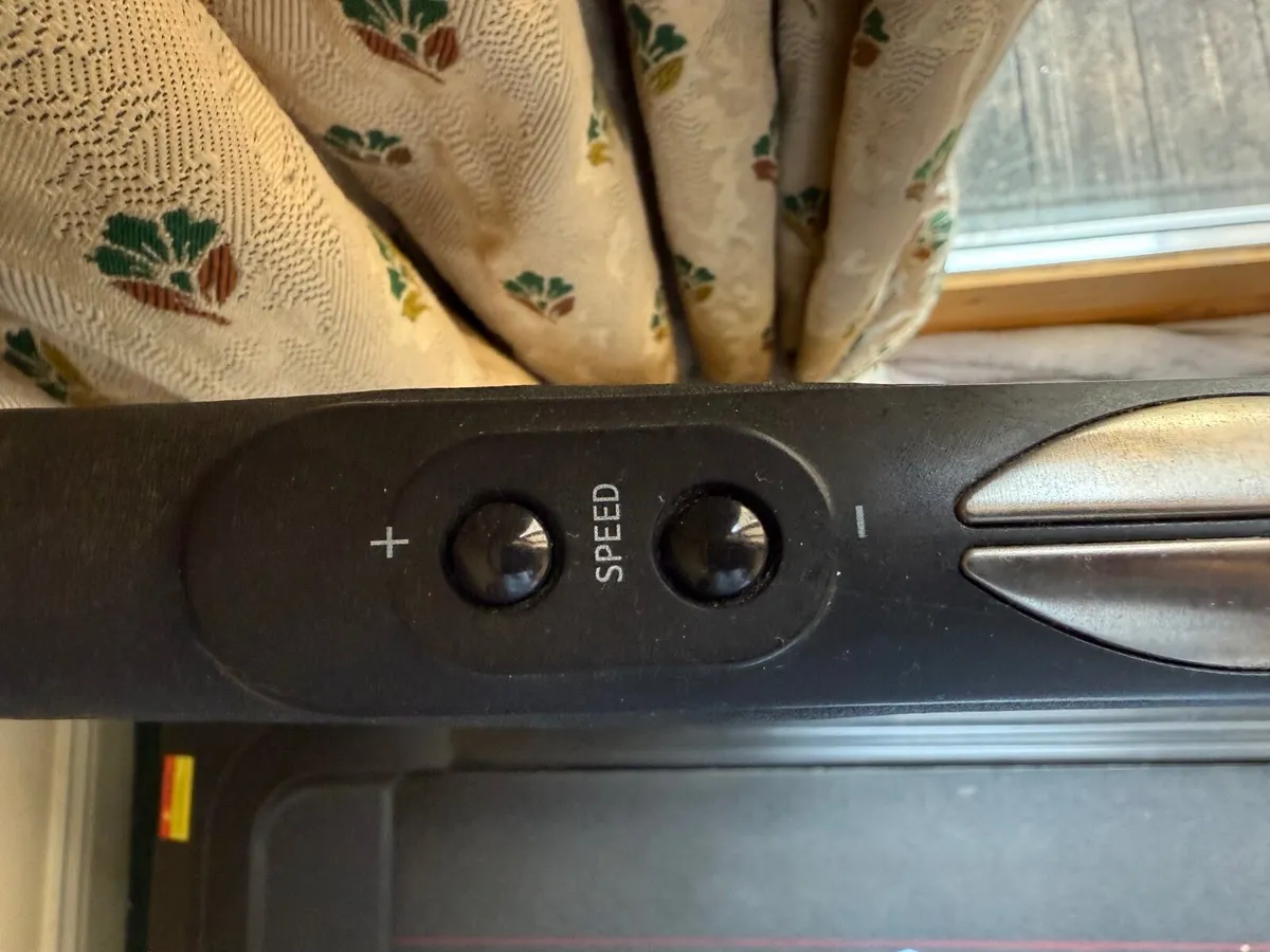 Motorised Treadmill - Image 2