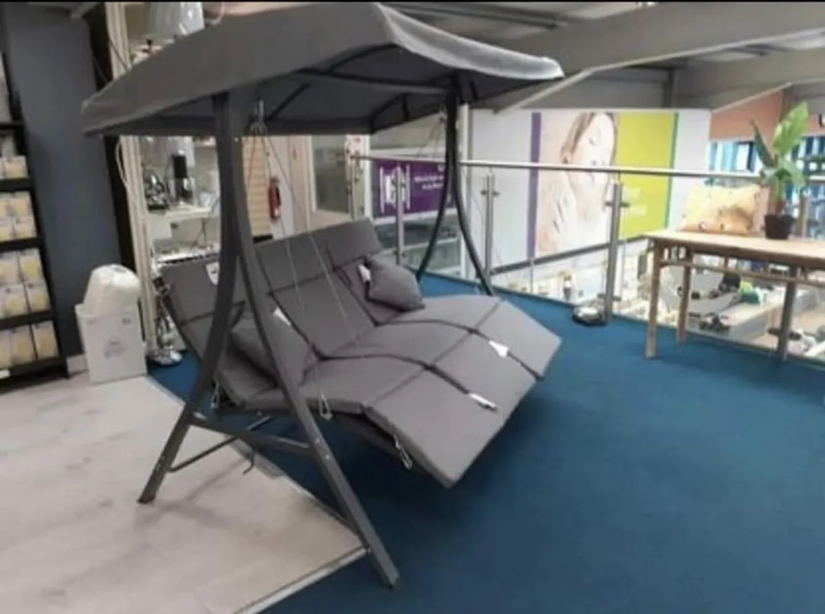 Garden swing chair, still in boxp - Image 3