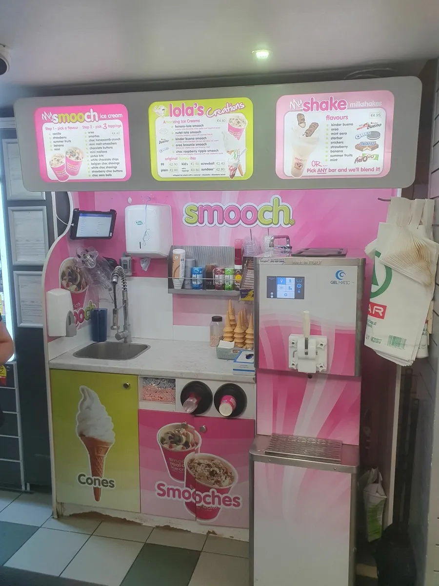 Smooch ice cream parlor and Gelmatic ice cream mac - Image 1