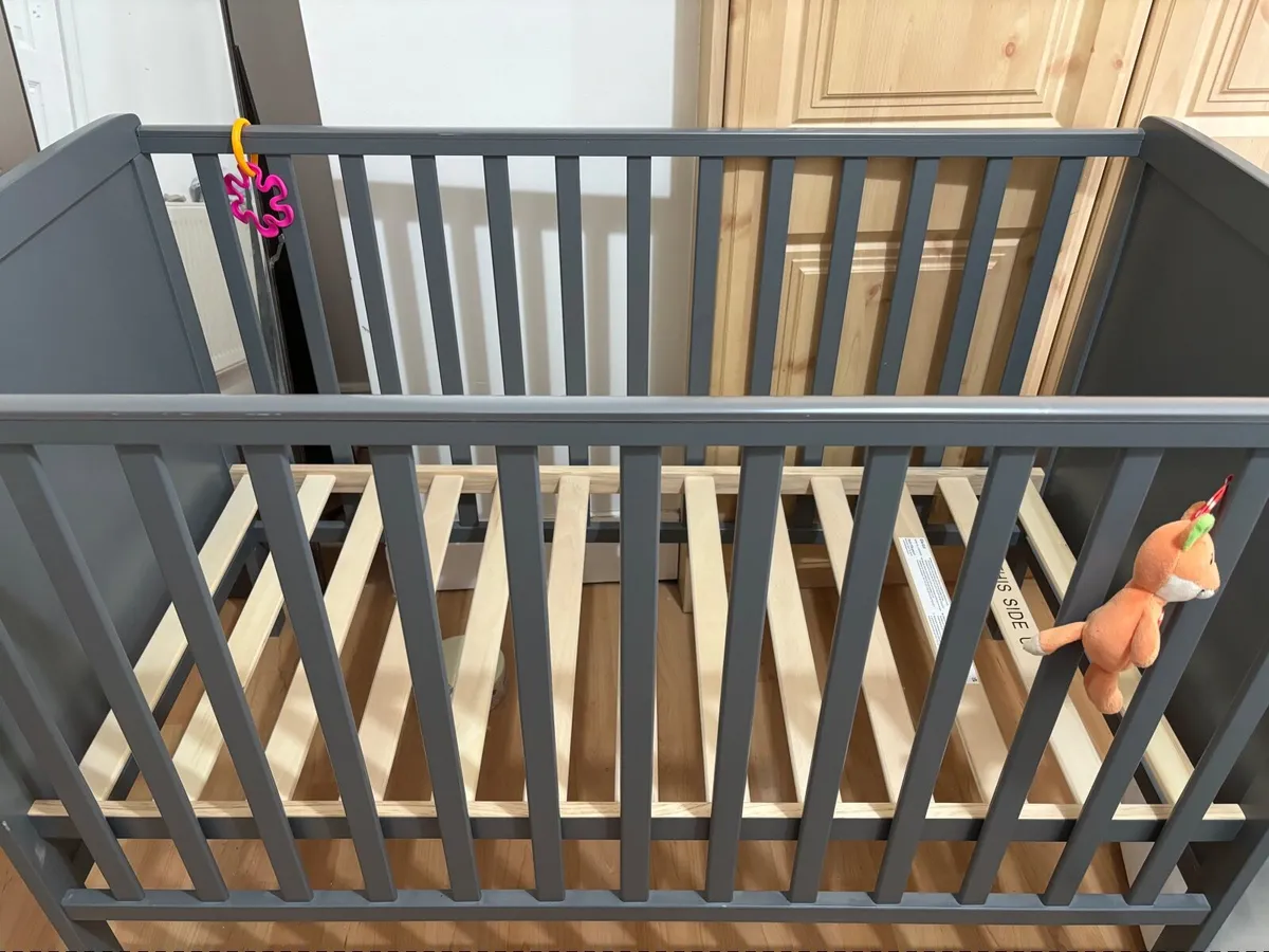 Baby cot - Image 1