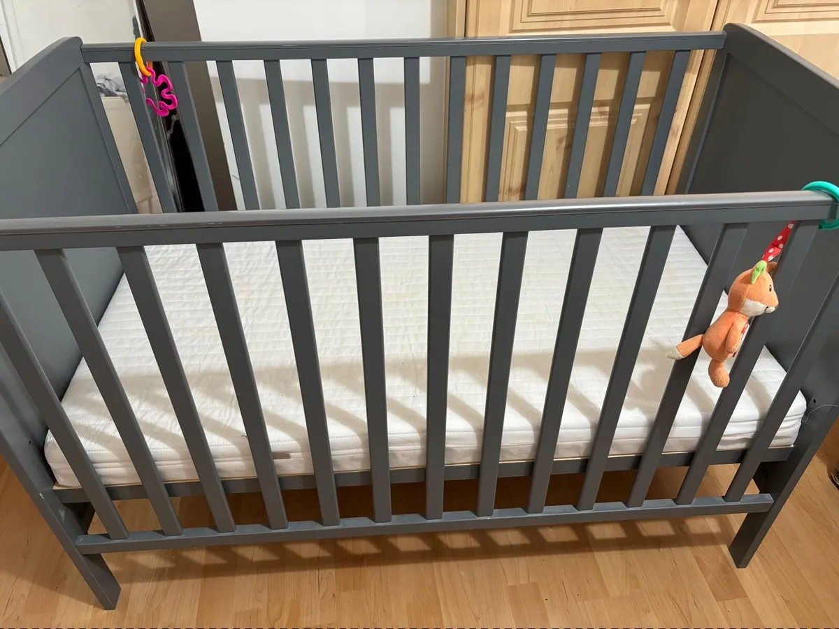 Baby cot - Image 2