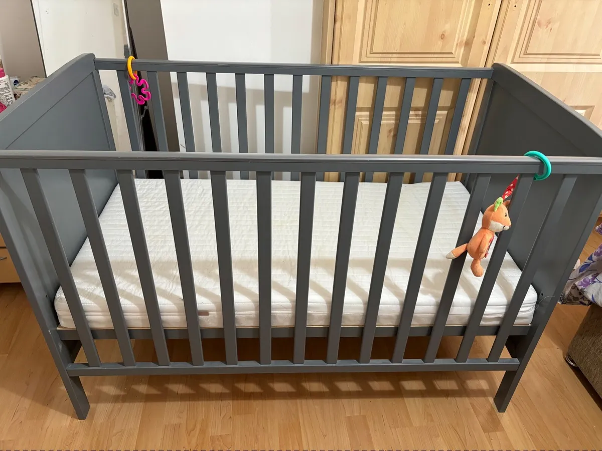 Baby cot - Image 3
