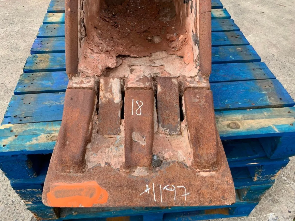 18" STRICKLAND BUCKET.......65mm PINS.......1197t. - Image 3