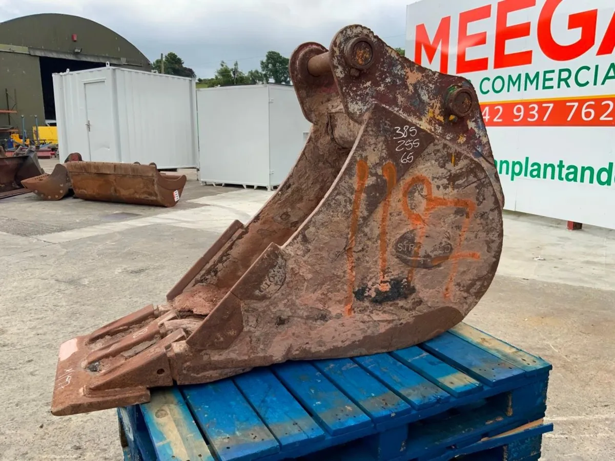 18" STRICKLAND BUCKET.......65mm PINS.......1197t. - Image 4