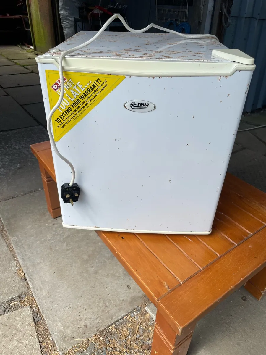 Caravan, boat, or camper fridge - Image 1