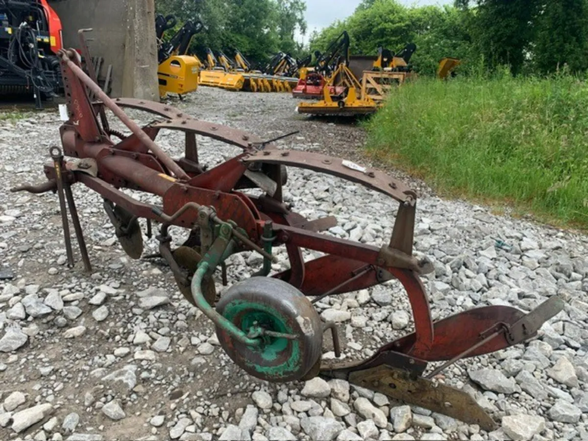 KVERNELAND 3 X 12" AUTO RESET PLOUGH - Image 4