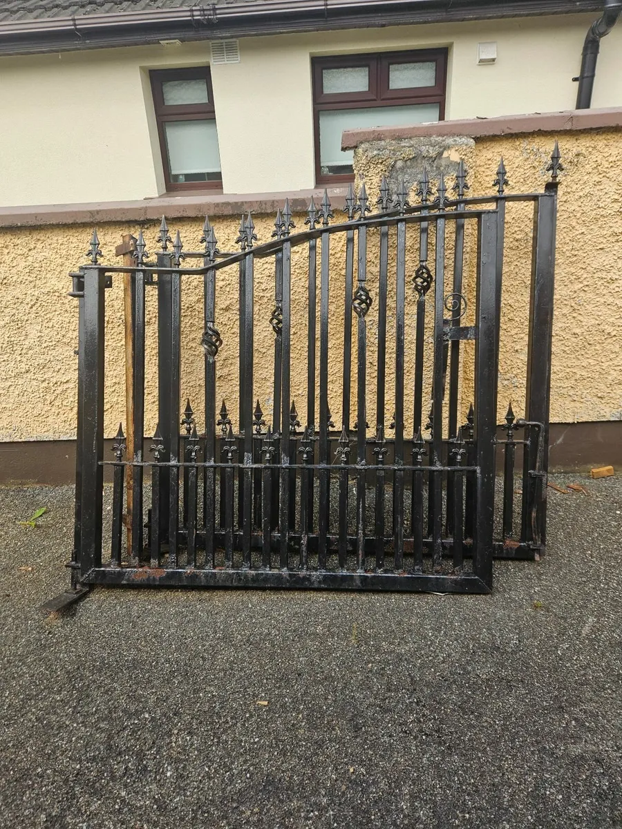 Iron Gates, main gate and side gate - Image 1