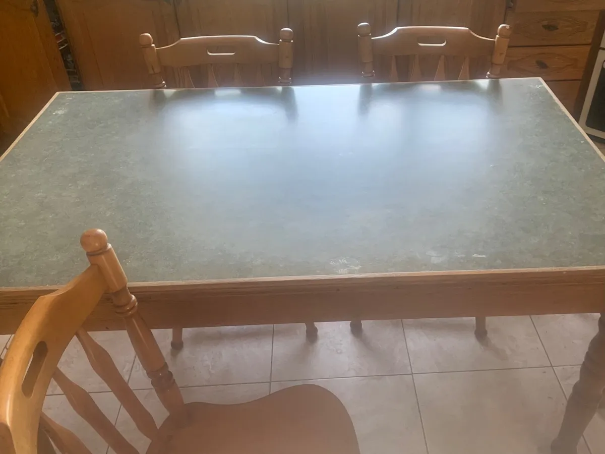 Solid oak dining table +6 solid oak chairs - Image 1