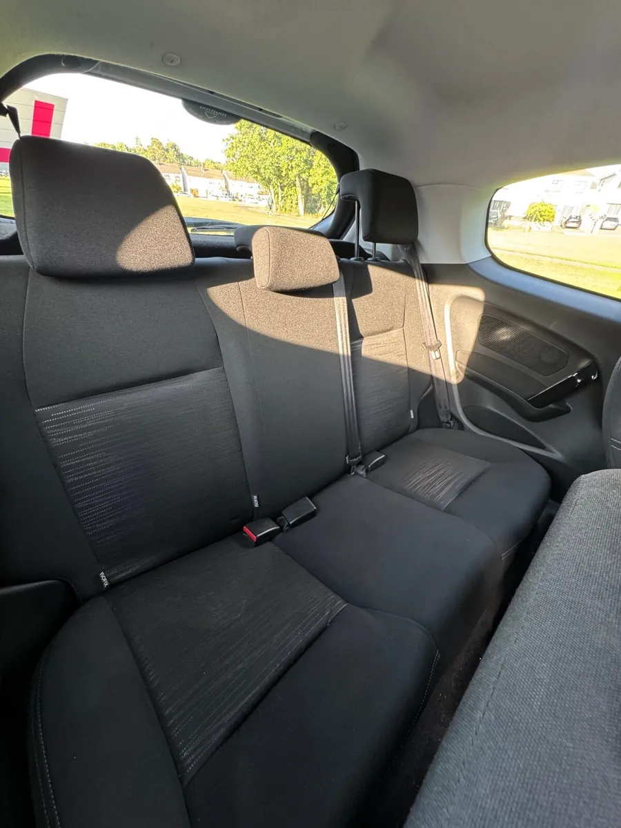 Peugeot 208 2013 - Image 2