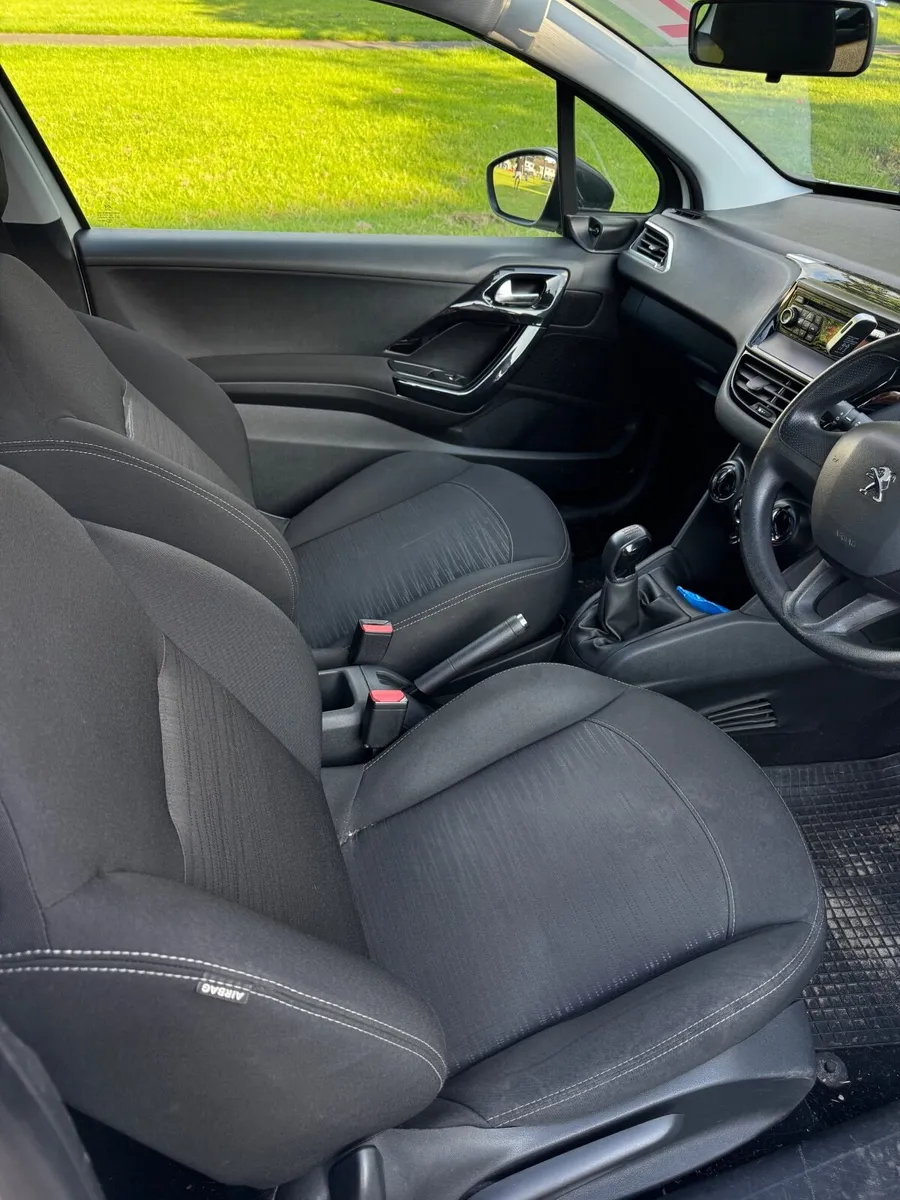 Peugeot 208 2013 - Image 4