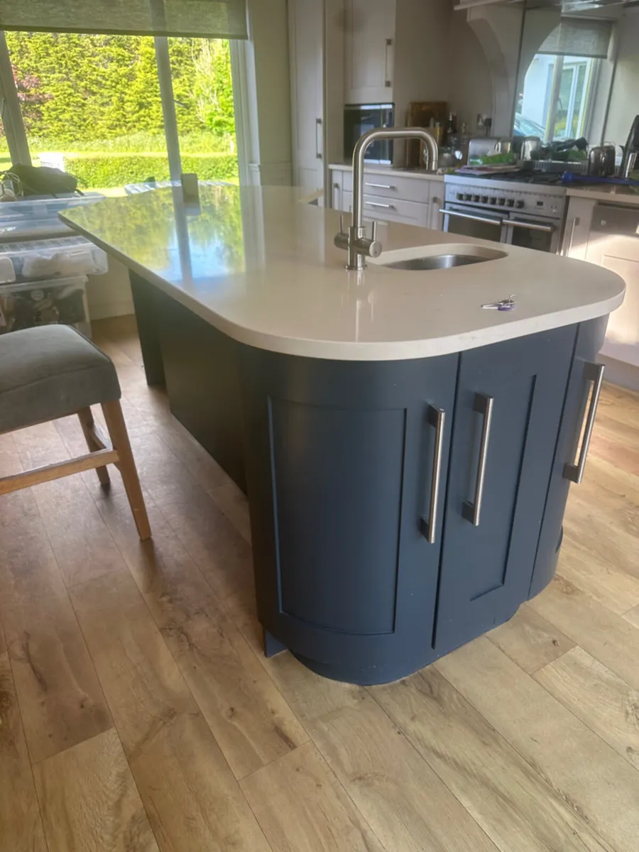 Kitchen Island - Image 2