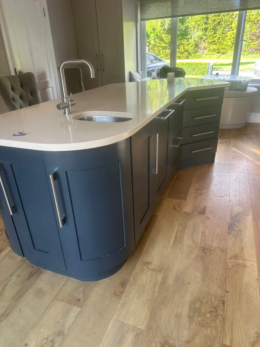 Kitchen Island - Image 3