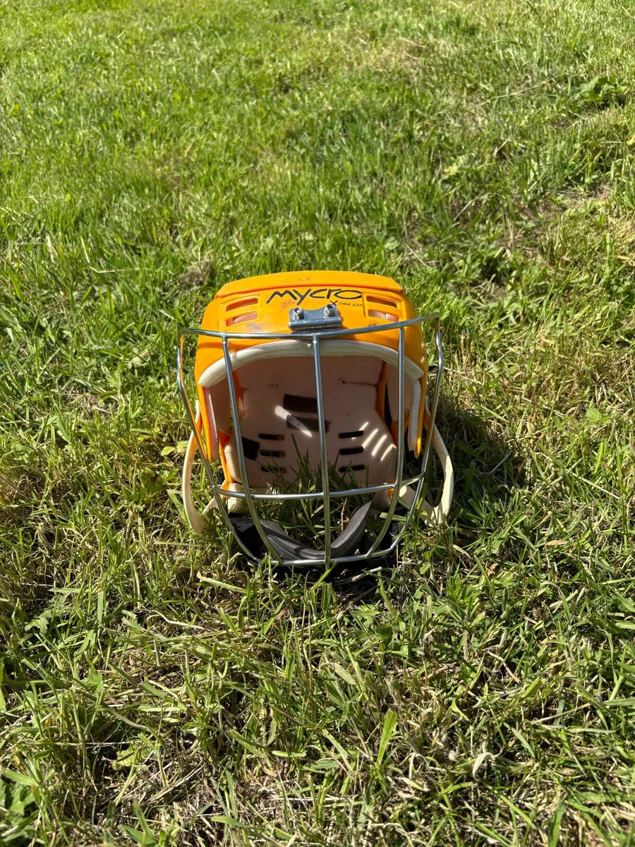 Hurling helmet - Image 4
