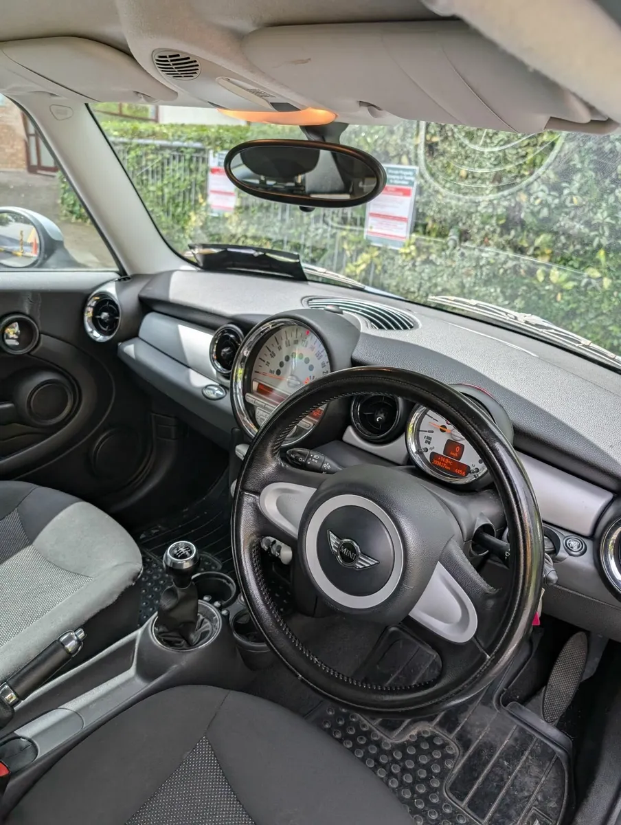 Mini Cooper 2009 - Image 1