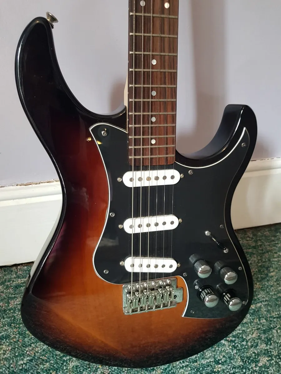 2018 Line 6 Variax Standard  Modelling Guitar - Image 1