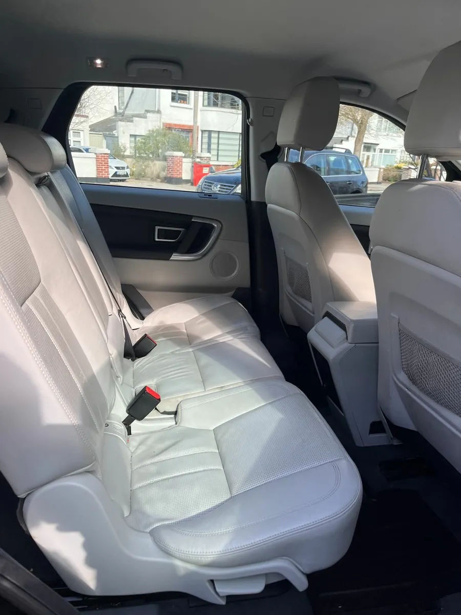Land Rover Discovery Sport 2017 - Image 4