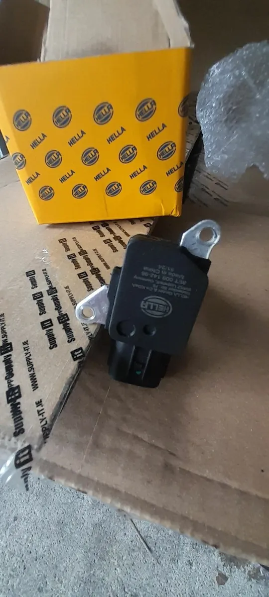 Toyota HELLA 8ET 009 142-961 Mass air flow sensor - Image 1