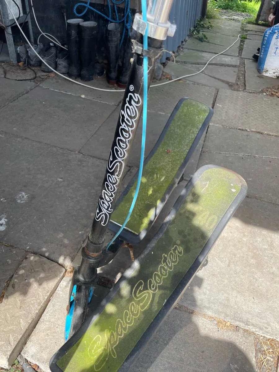 Space scooters x 2 - Image 1