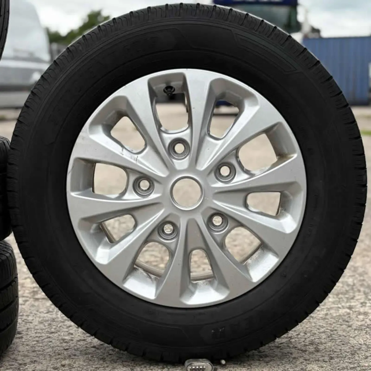 16" GENUINE FORD CUSTOM Wheels & GOODYEAR Tyres - Image 2