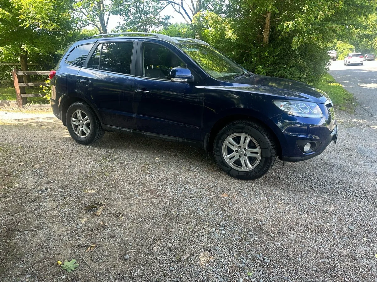 11 Hyundai Santafa 7 seater - Image 1