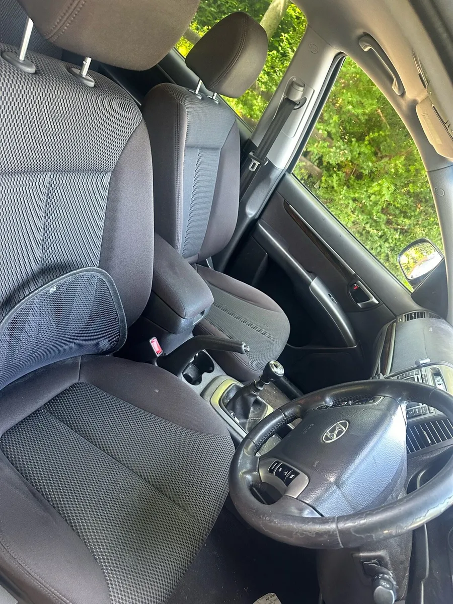 11 Hyundai Santafa 7 seater - Image 3