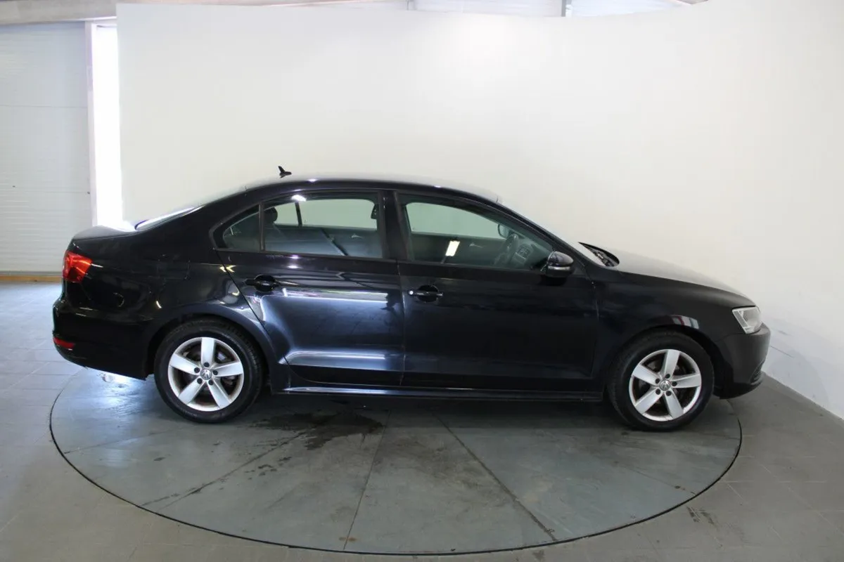 Volkswagen Jetta 1.6 TDI Trendline Auto - Image 3