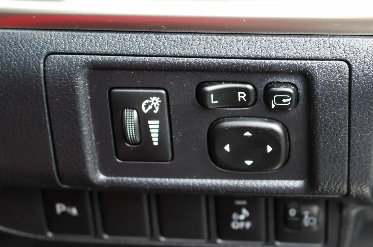 Lexus CT200h *RESERVED* - Image 2
