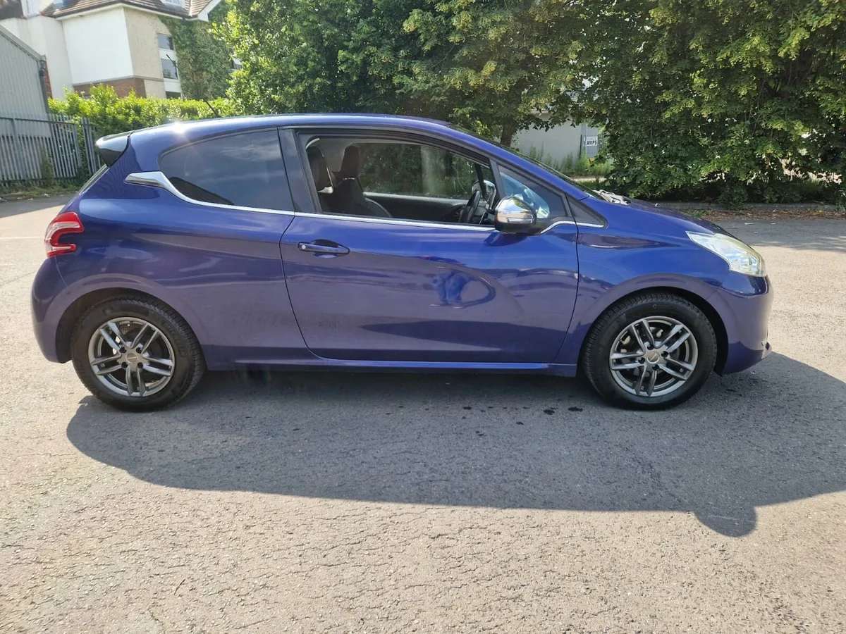 2015 Peugeot 208 1.2 Automatic 3 door - Image 2