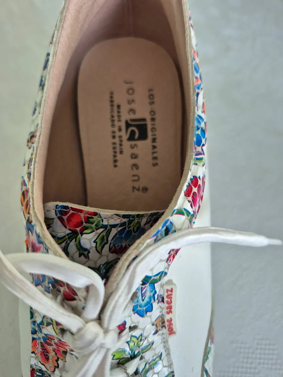 Ladies Shoes - Image 1