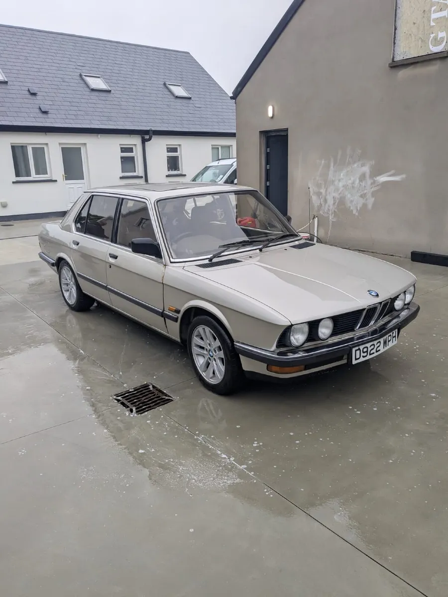 BMW 5-Series 1986 - Image 1