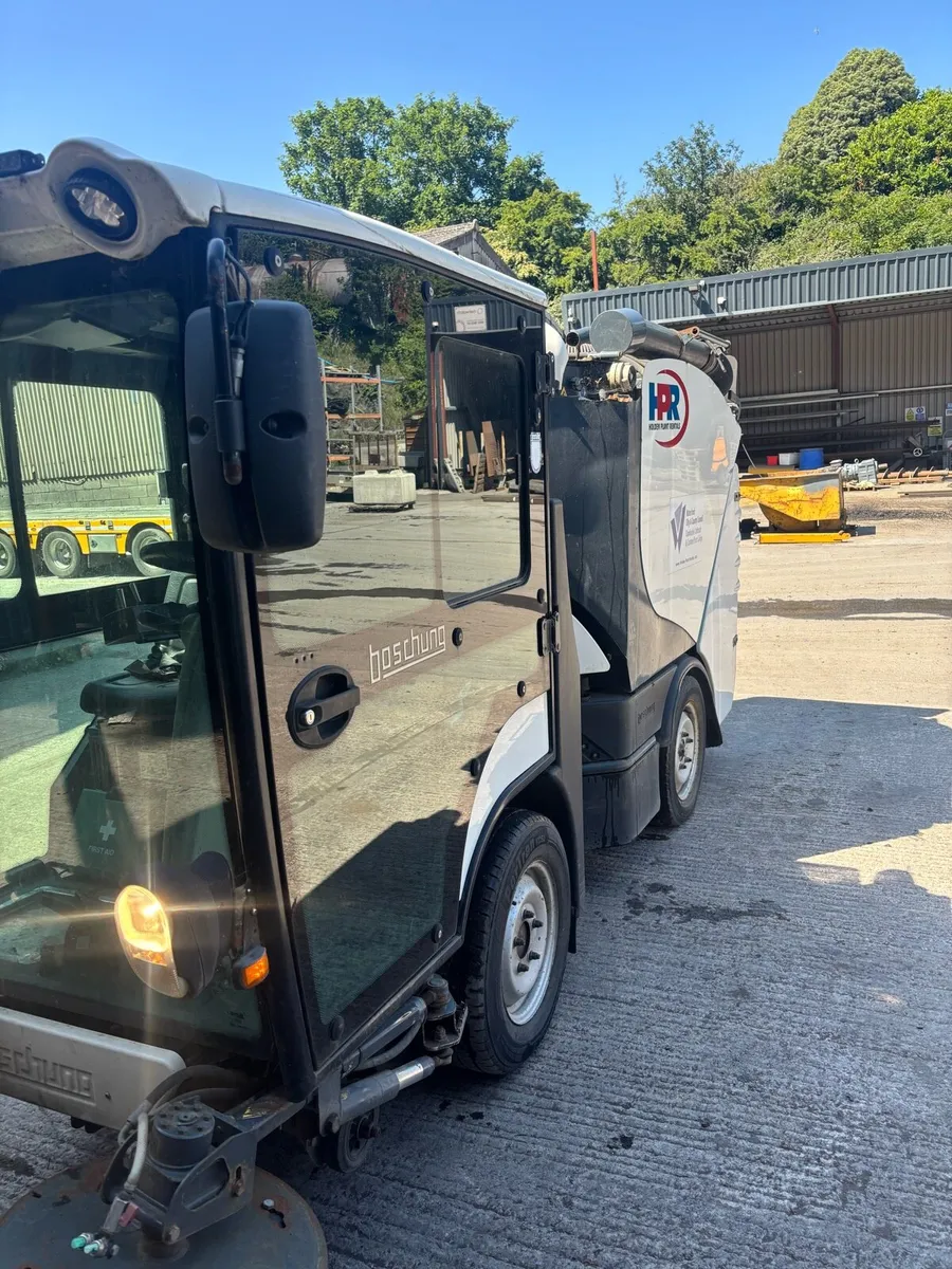 Road sweeper - Image 2