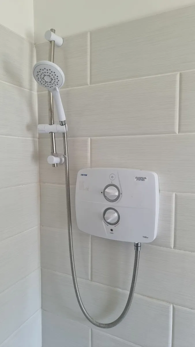 Pumped Electric Shower - Triton T90SR Power Shower - Image 1