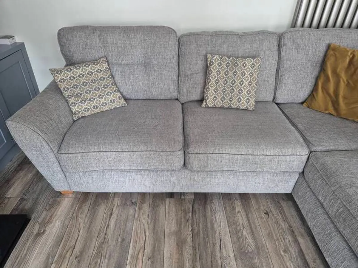 L shaped sofa - Image 2