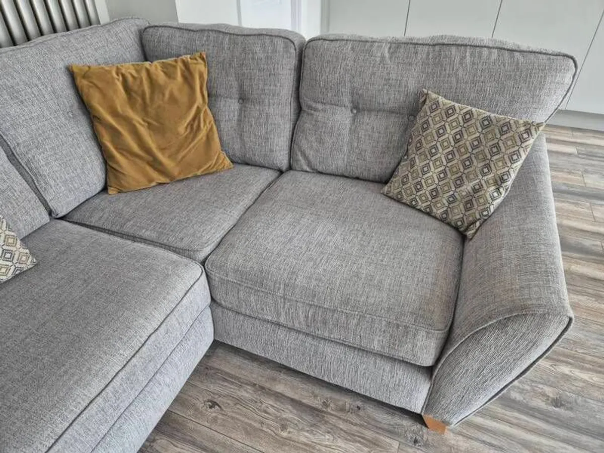 L shaped sofa - Image 3