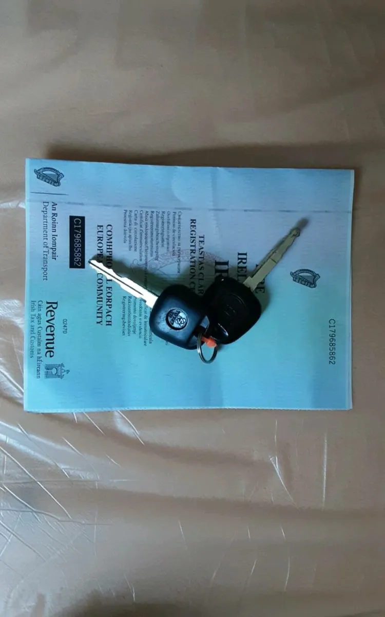 Toyota yaris 1.0  lady owner tested to 12/11/25 - Image 2