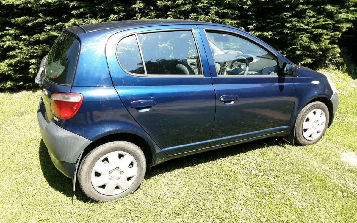 Toyota yaris 1.0  lady owner tested to 12/11/25 - Image 4