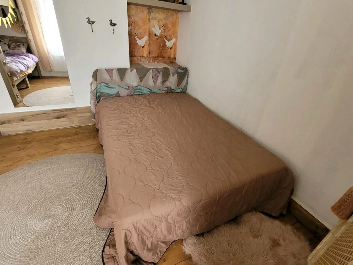 Beds - Image 2