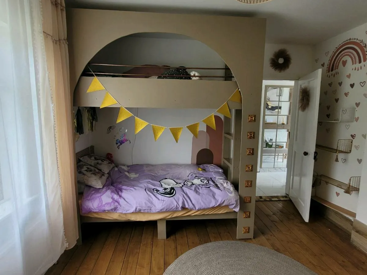 Beds - Image 1