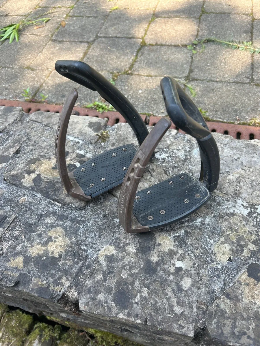 Free jump Stirrups - Image 2