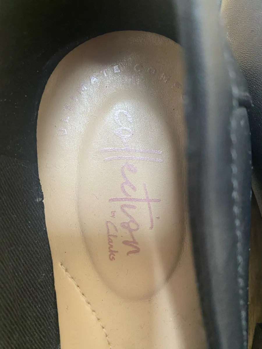 Clarks black loafers size 4 - Image 3