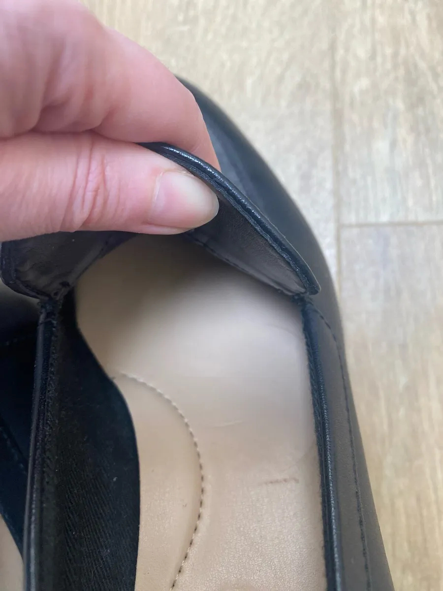 Clarks black loafers size 4 - Image 4