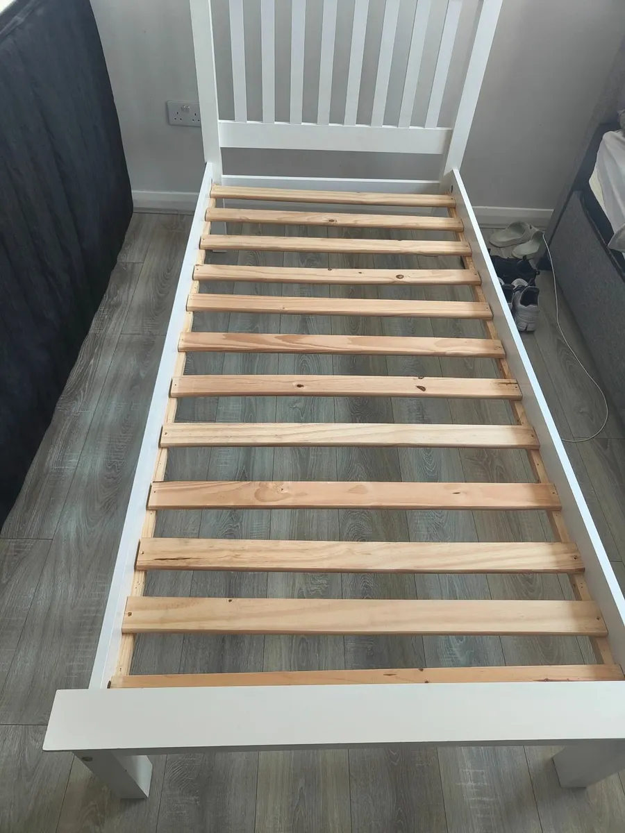 Single bed frame an headboard very good condition - Image 1