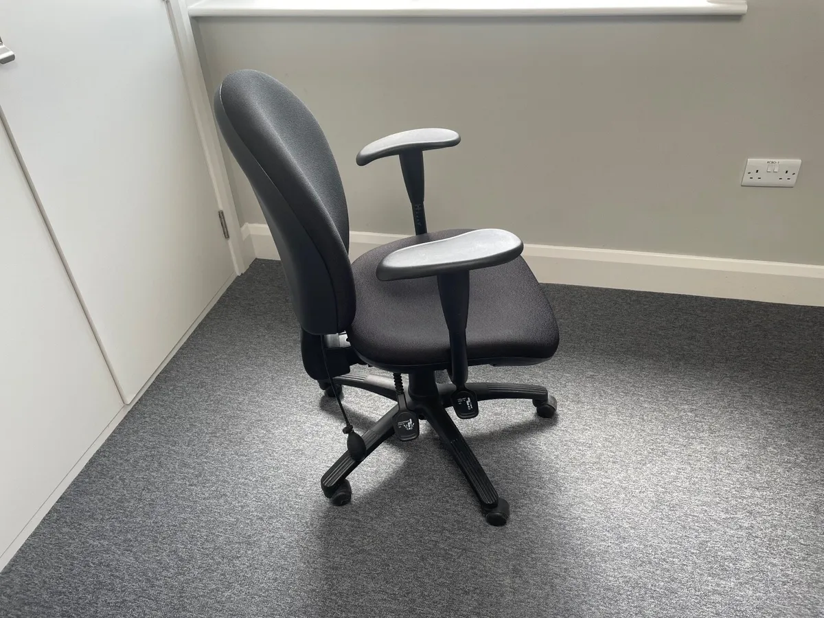 Office chair - Image 2