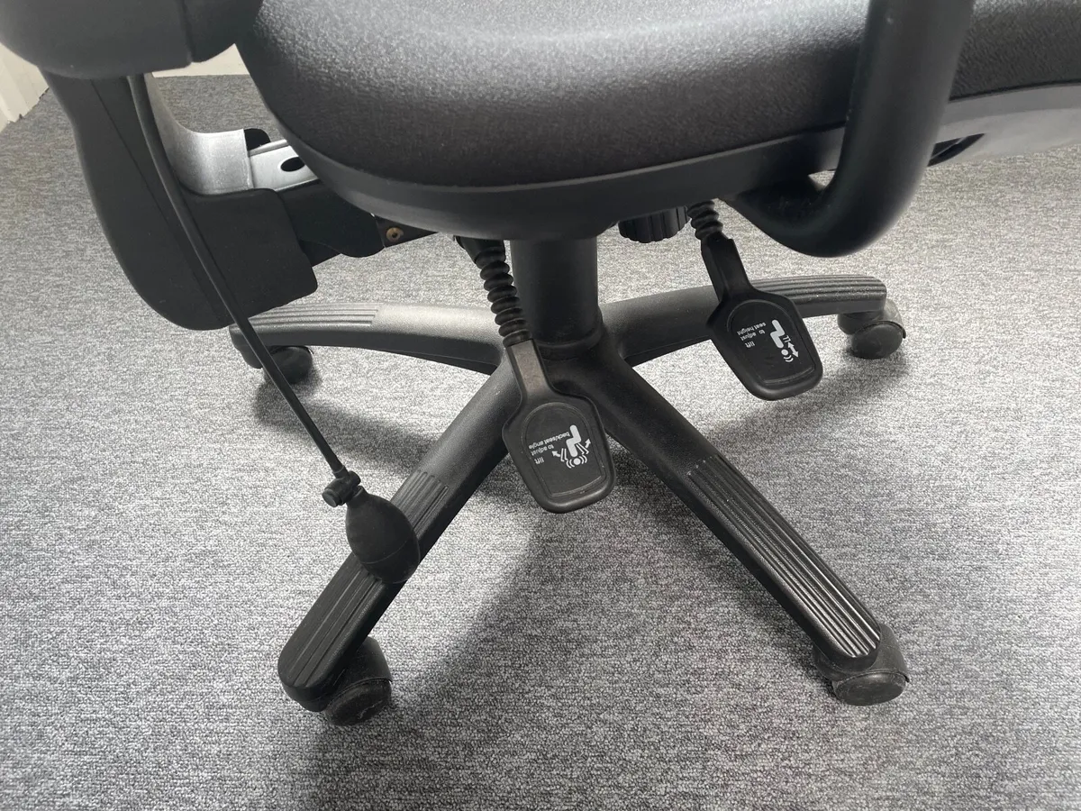 Office chair - Image 3