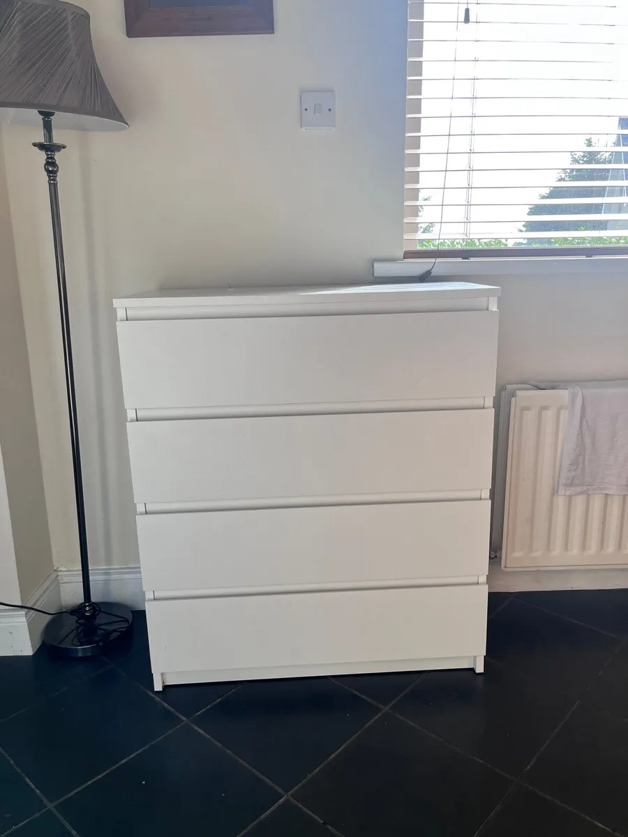 Chest of drawers - Image 1