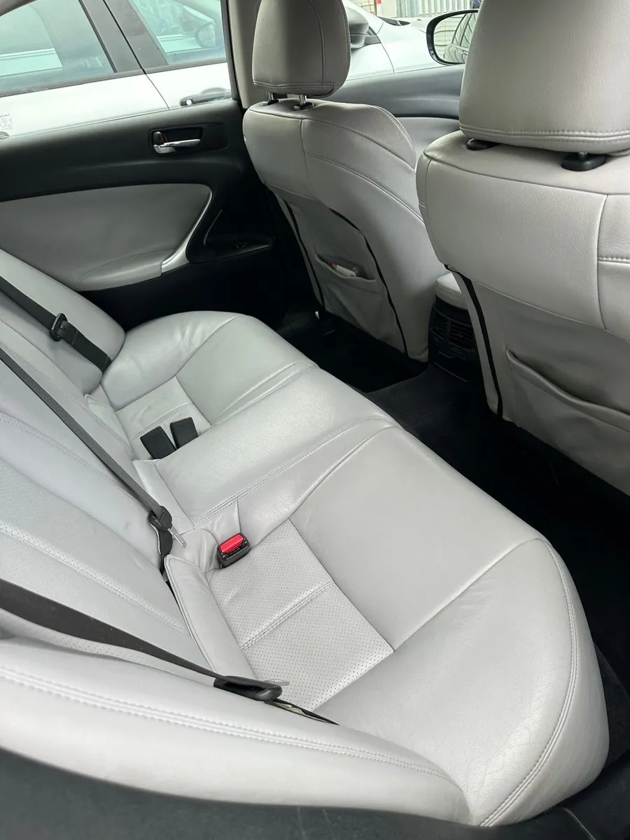 Lexus IS 2008 - Image 2