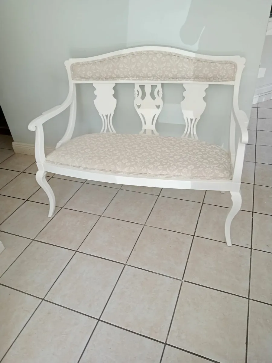 French Style Seat - Image 1